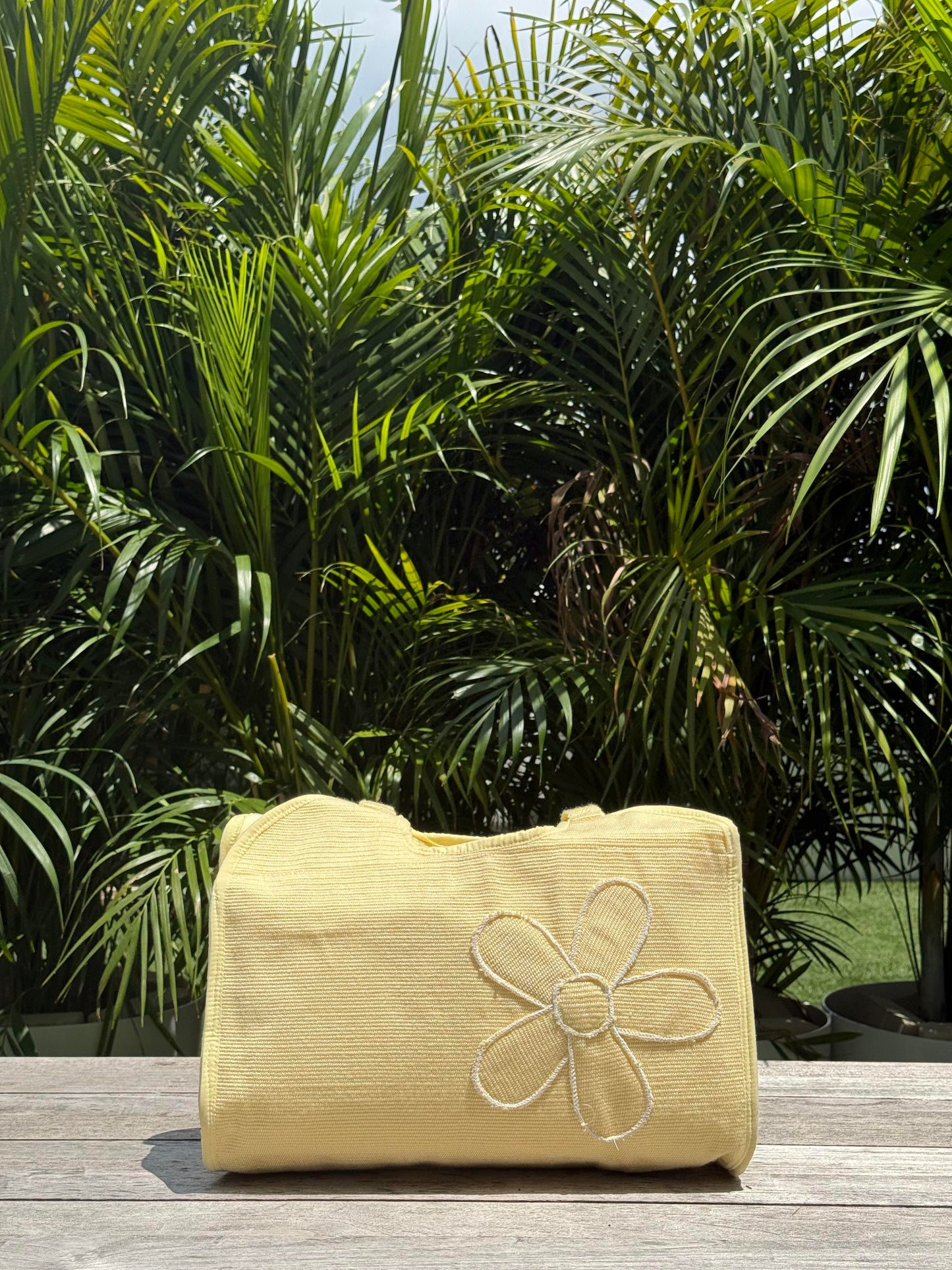 Shoulder bags for women with woven cotton texture