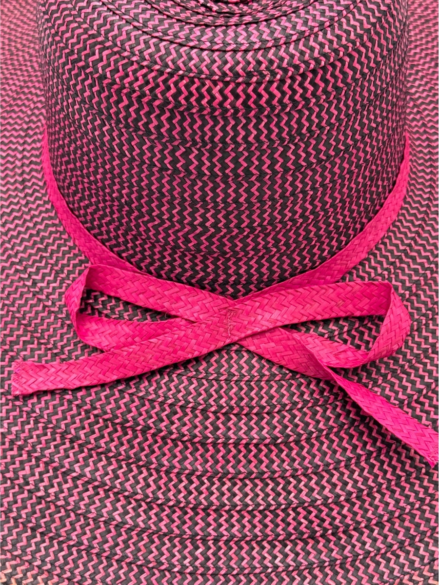 Beach sun hat for women with woven texture