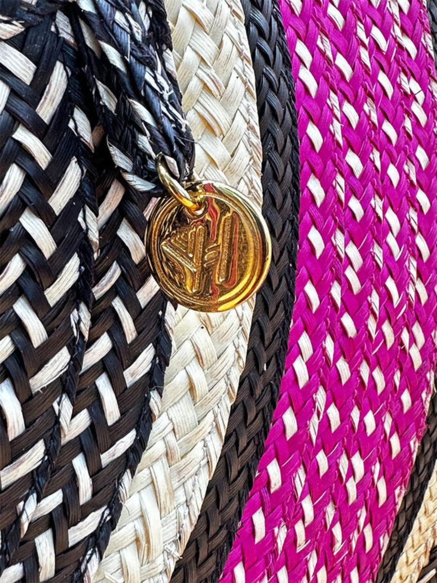 Palm bag with detailed woven texture