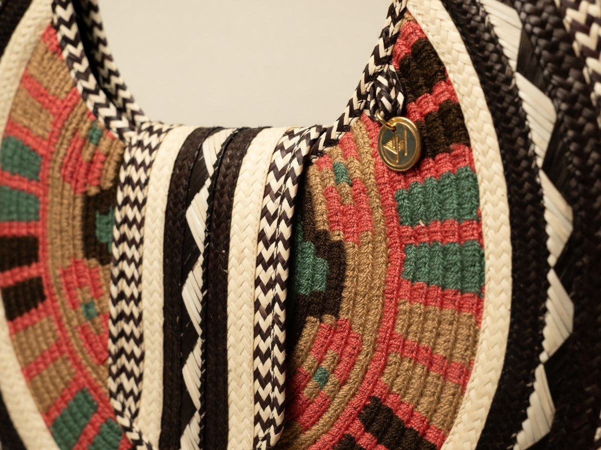 Sustainable handmade palm bag with handcrafted finish