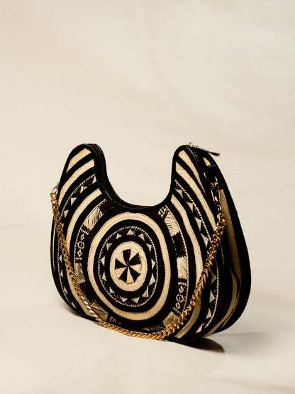 Sustainable handwoven palm bag crafted by Colombian artisans