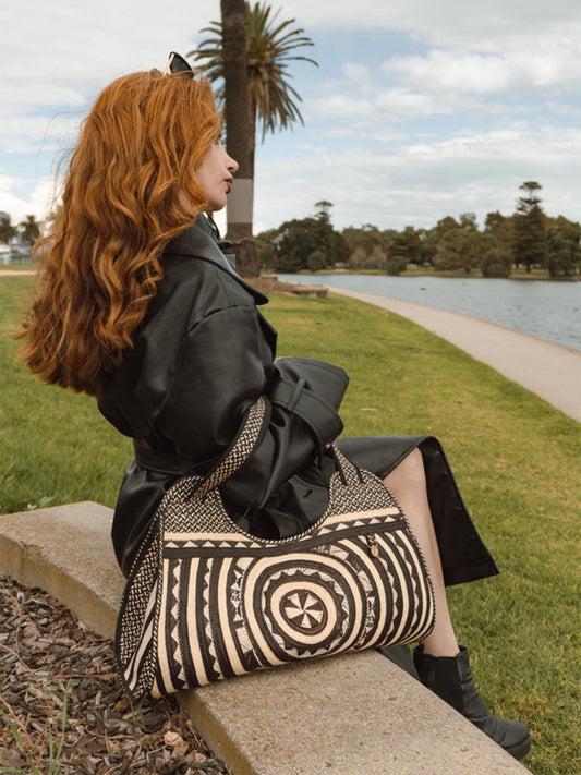 Handwoven palm leaf bag made by Colombian artisan crafts