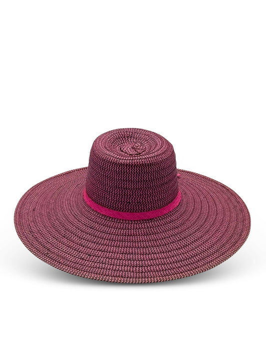 Foldable beach hat made by Colombian artisans