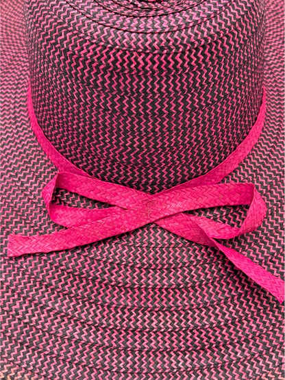 Beach sun hat for women with woven texture