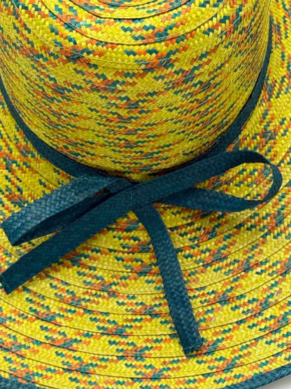 Foldable beach hat with natural woven texture