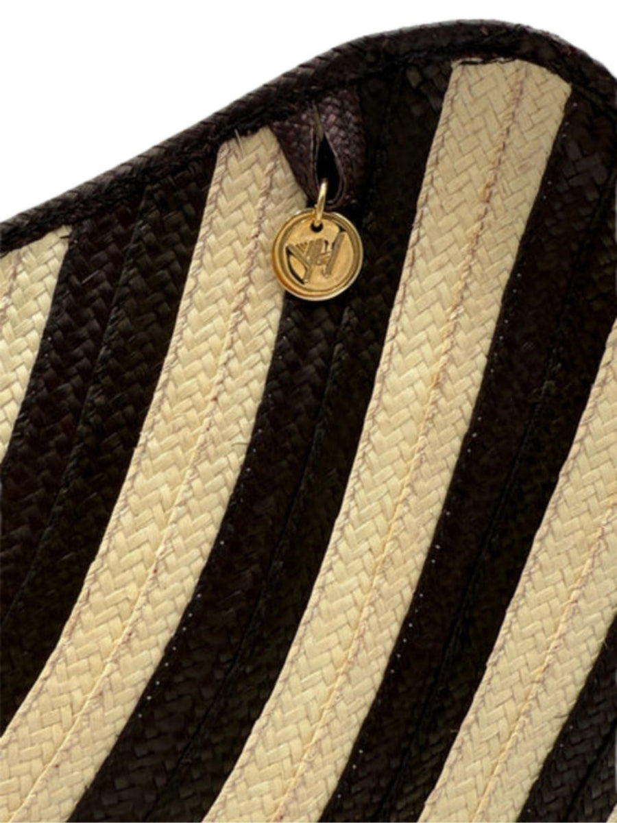 Palm bag with curved woven silhouette